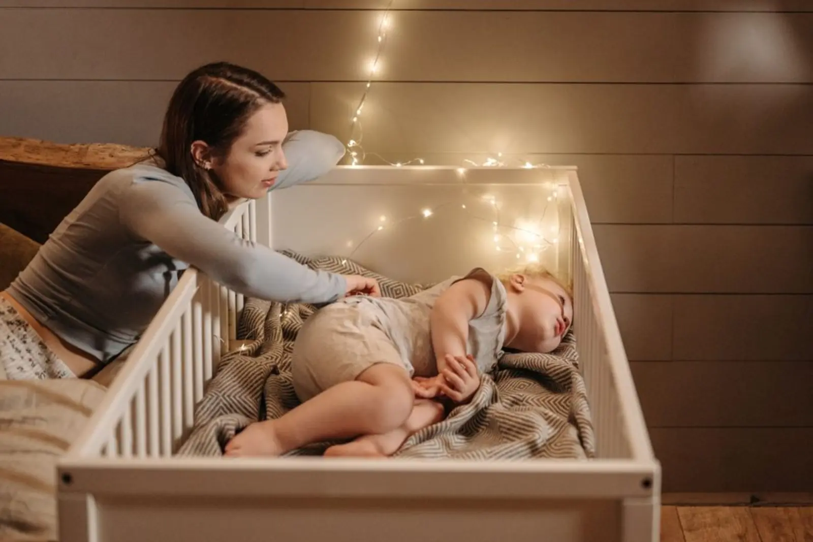 Bebe endormi dans son lit